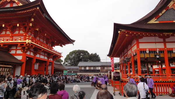 a crowd between two of the shrine's buildings
